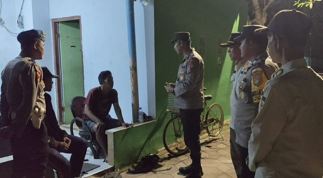 Patroli Malam Gabungan Polsek Kepulauan Seribu Selatan Bersama TNI dan Satpol PP, Perkuat Siskamling Cegah Guantibmas