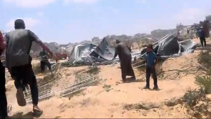 Payung Parasut Untuk Gaza Tak hanya Bawa Bantuan, Tapi Pesan Persahabatan