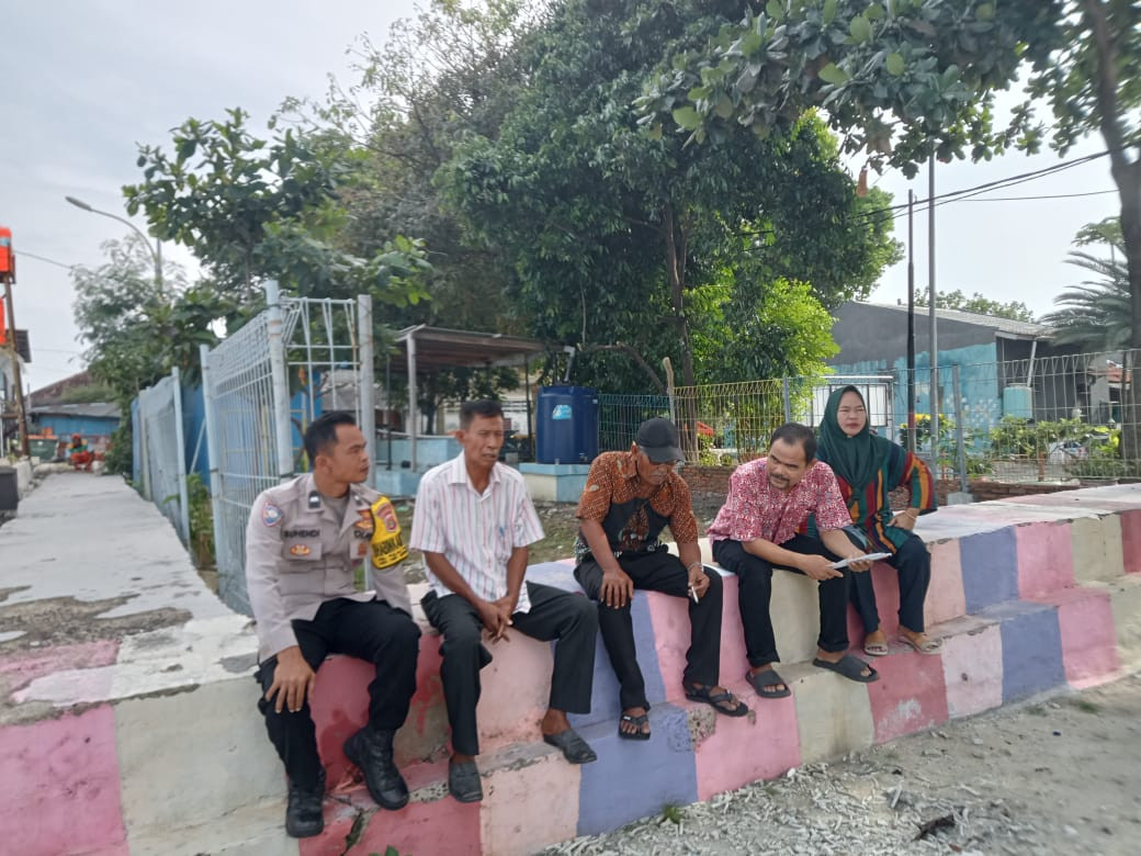 Bhabinkamtibmas Pulau Panggang Sosialisasikan Layanan Polri 110 Gratis 24 Jam kepada Warga