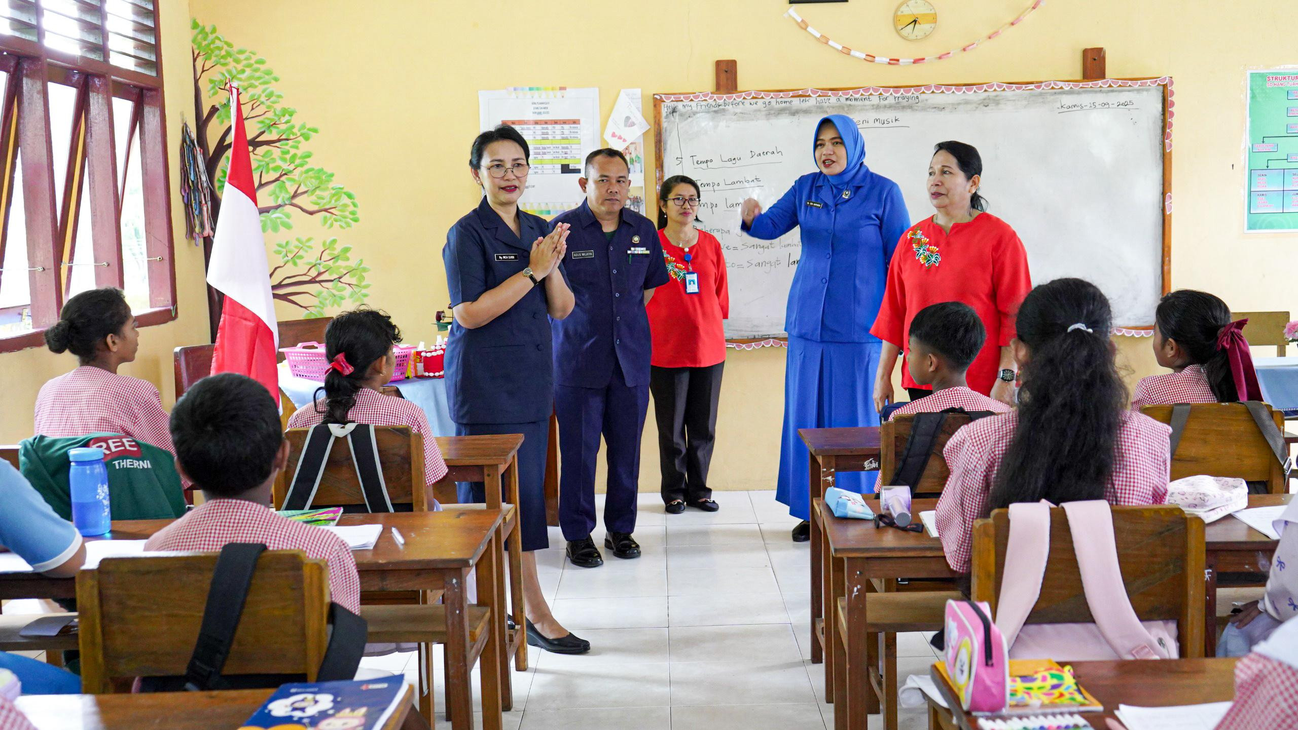Pengawas Cabang Ambon Yayasan Hang Tuah Ny. Inca Hanarko Djodi Tinjau Sarpras dan Komitmen Tingkatkan Kualitas Pendidikan