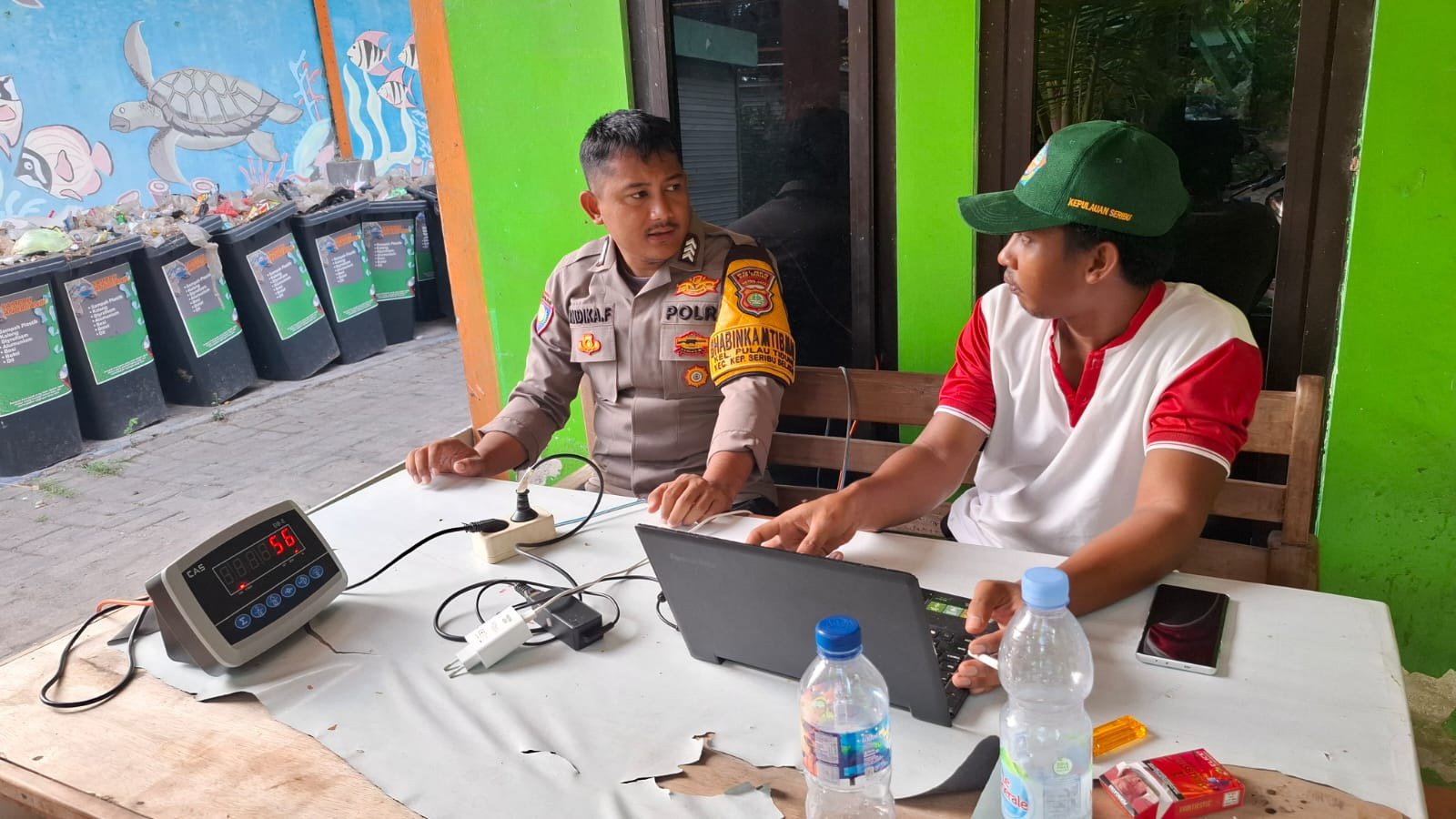 Bhabinkamtibmas Pulau Tidung Sambang Warga, Sosialisasikan Layanan Polri 110 Lewat Jakarta On The Spot