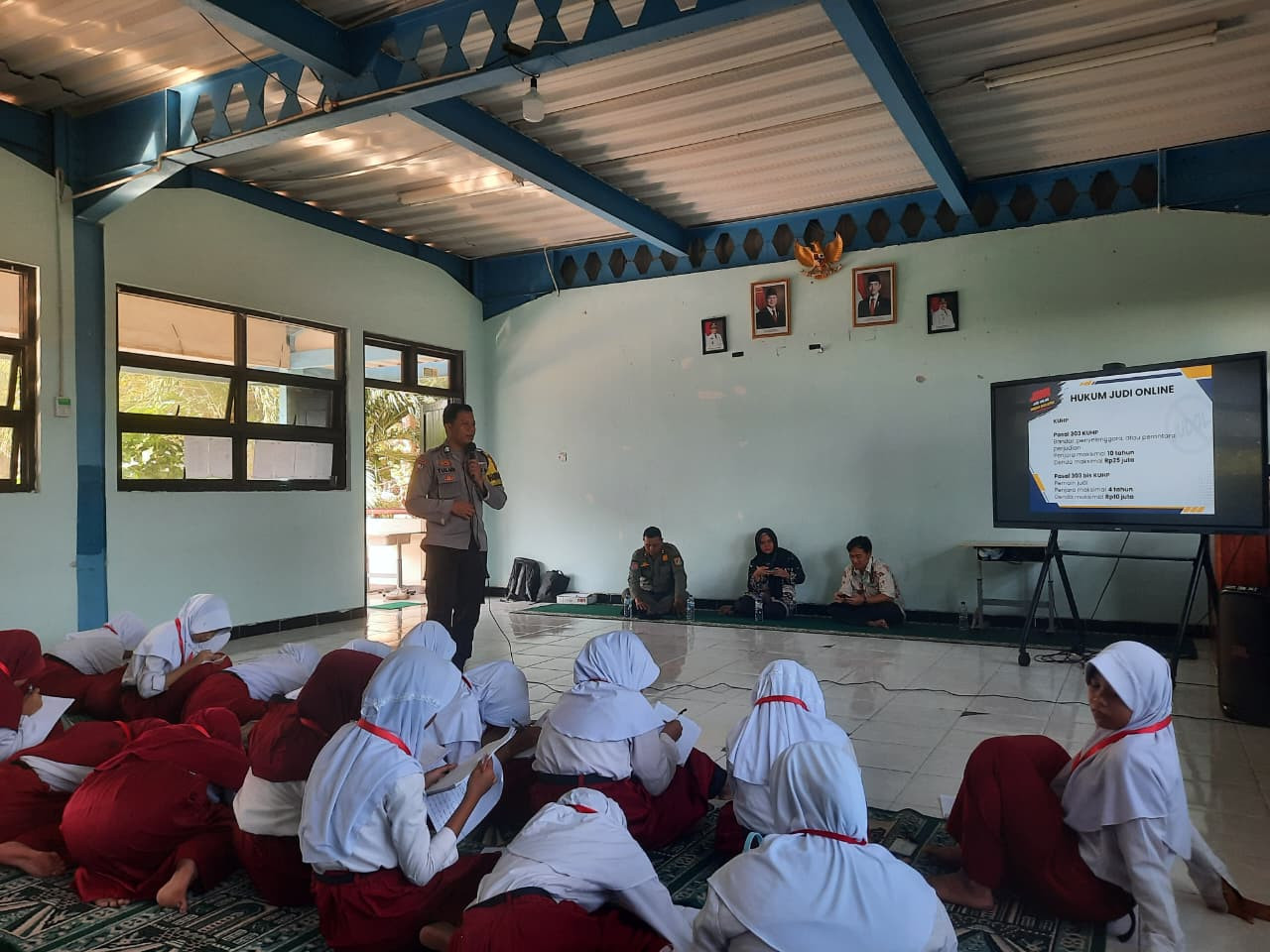 Jakarta On The Spot Polisi Sambangi MPLS SMPN 288 Pulau Lancang, Sosialisasikan Bahaya Judi Online dan Layanan Polisi 110