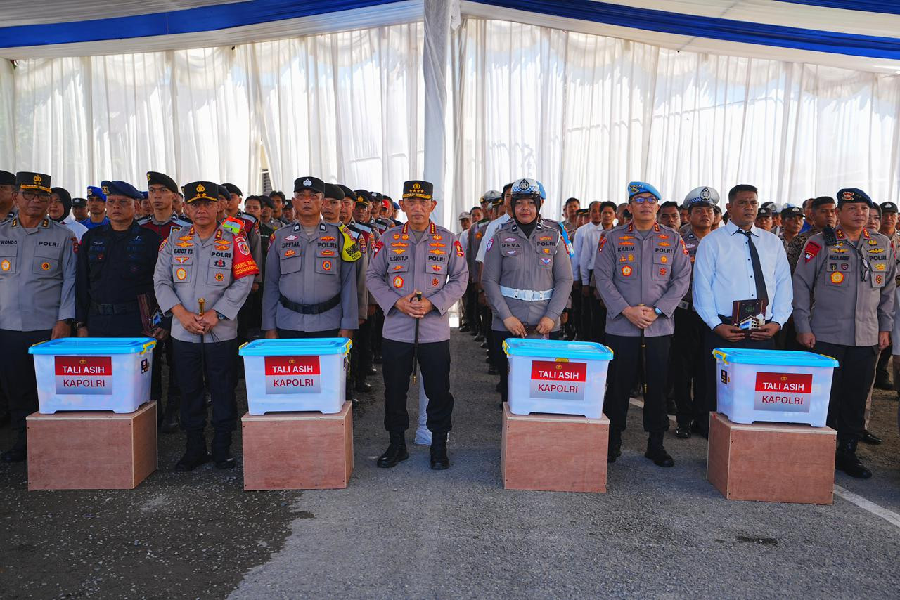 Kapolri Beri Motivasi dan Apresiasi kepada Anggota Polri Terdampak Bencana di Sumbar