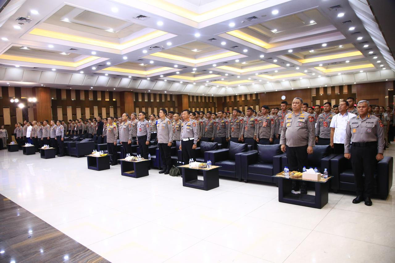 Pelayanan Polri Hadir Menjaga Keamanan, Kedamaian, dan Kekhidmatan Natal serta Tahun Baru, Melindungi Suasana Sosial-Spiritual Masyarakat