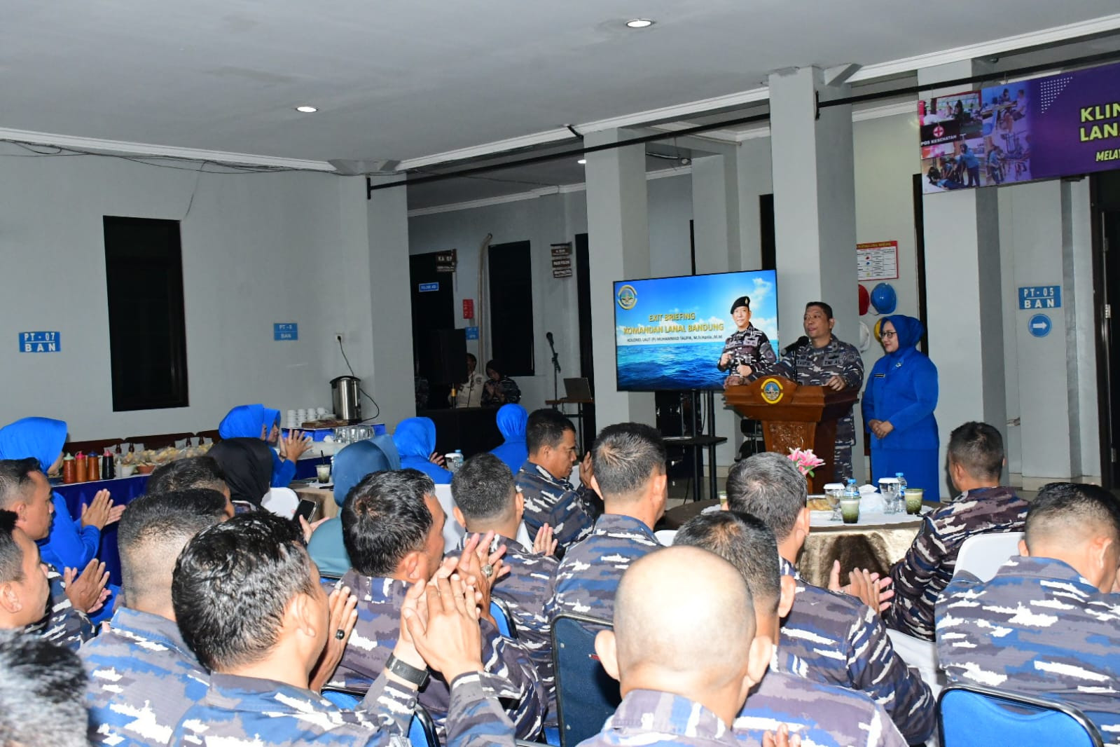 Komandan Lanal Bandung Laksanakan Exit Briefing Kepada Jajarannya