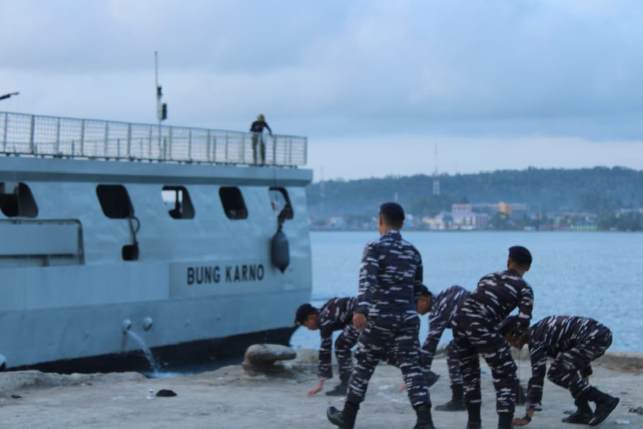 Lanal Nias Sambut Kedatangan Kapal Kepresidenan KRI Bung Karno-369, Gelar Open Ship Untuk Masyarakat Nias