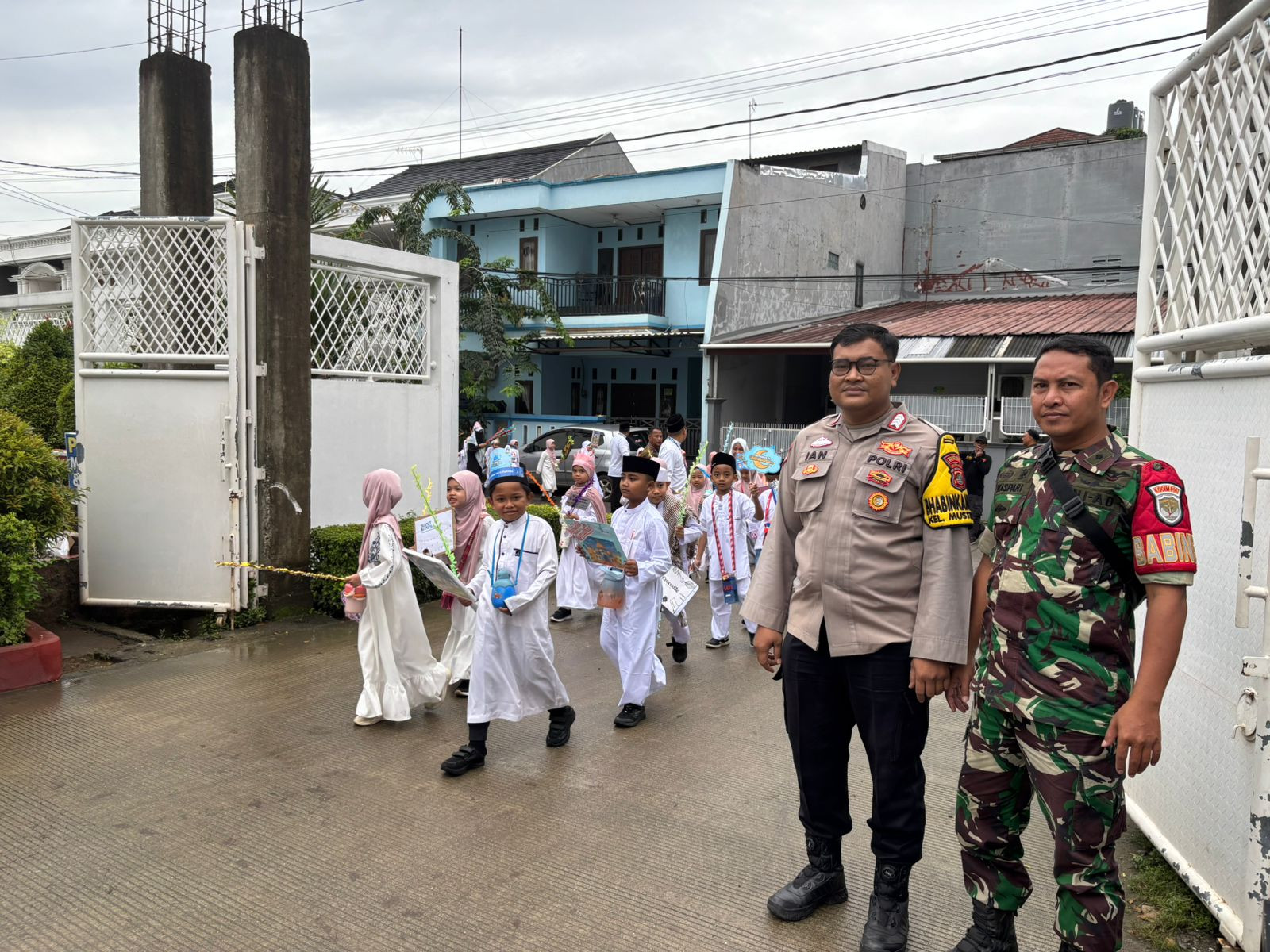 BHABINKAMTIBMAS KELURAHAN MUSTIKAJAYA LAKSANAKAN PENGAMANAN KEGIATAN TARHIB RAMADHAN 1447 H DI YAYASAN REZIS