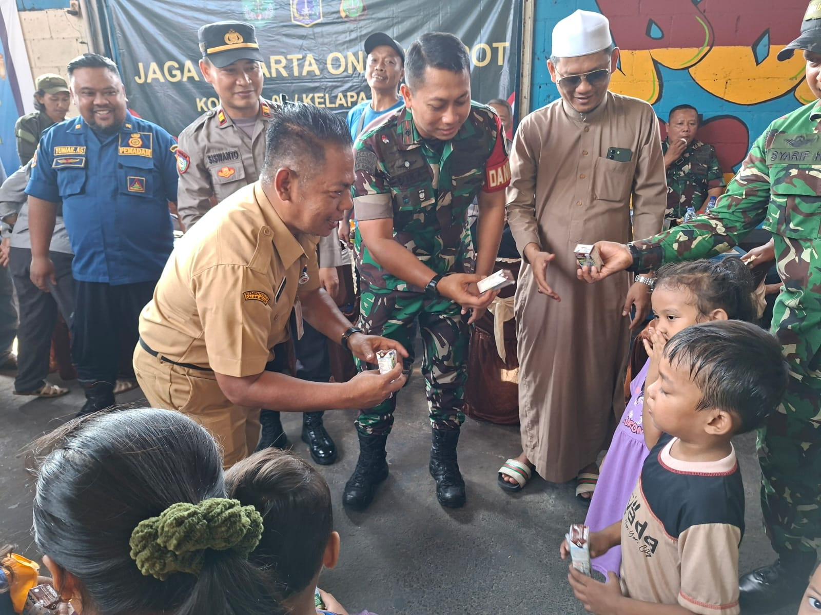 Polsek Kelapa Gading Gelar Jaga Jakarta On The Spot di RW 05 Pegangsaan Dua, Serap Aspirasi dan Salurkan Bansos