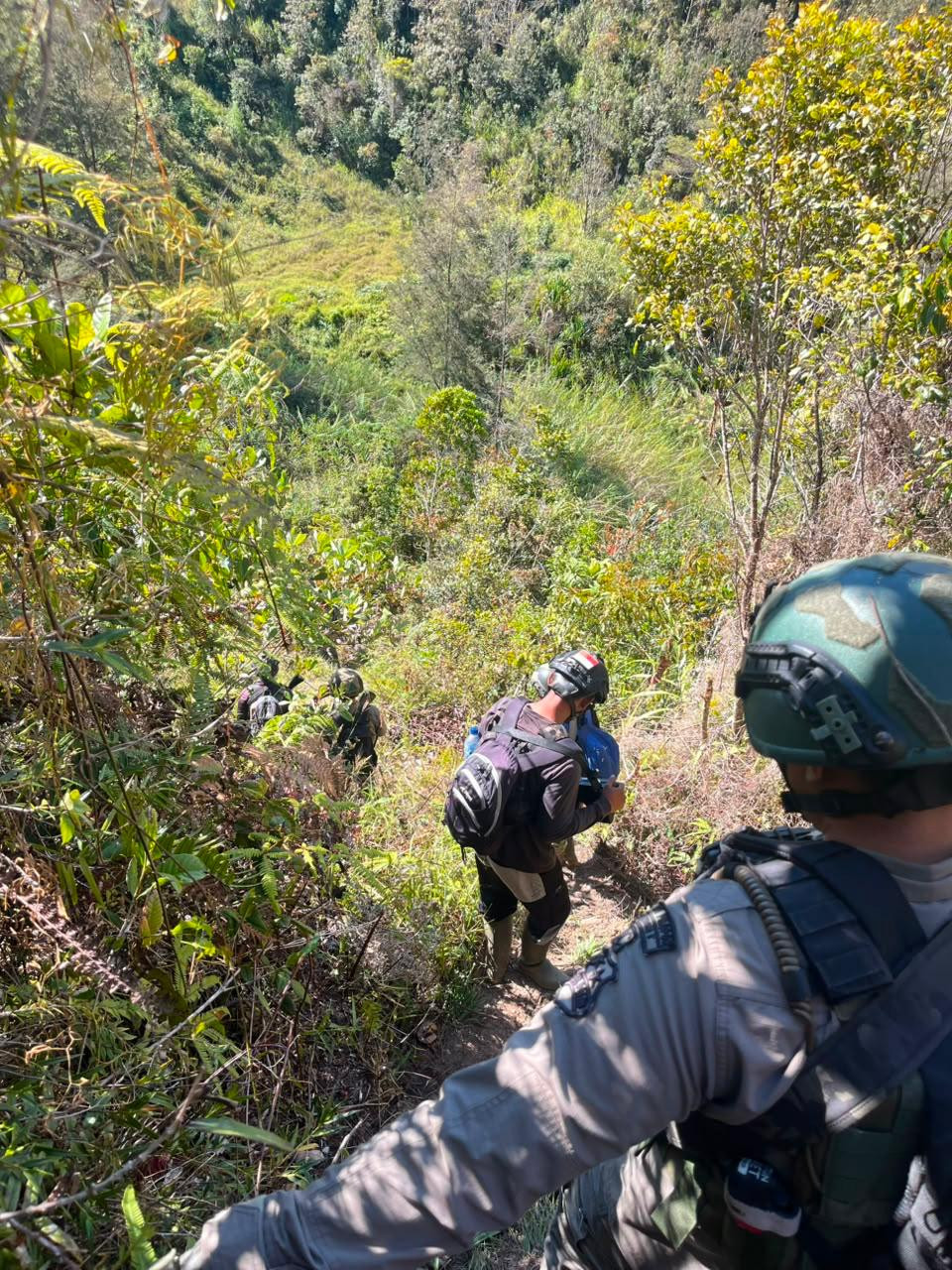 Patroli Dialogis dan Layanan Kesehatan Warnai Kegiatan Satgas Ops Damai Cartenz-2026 di Distrik Sinak