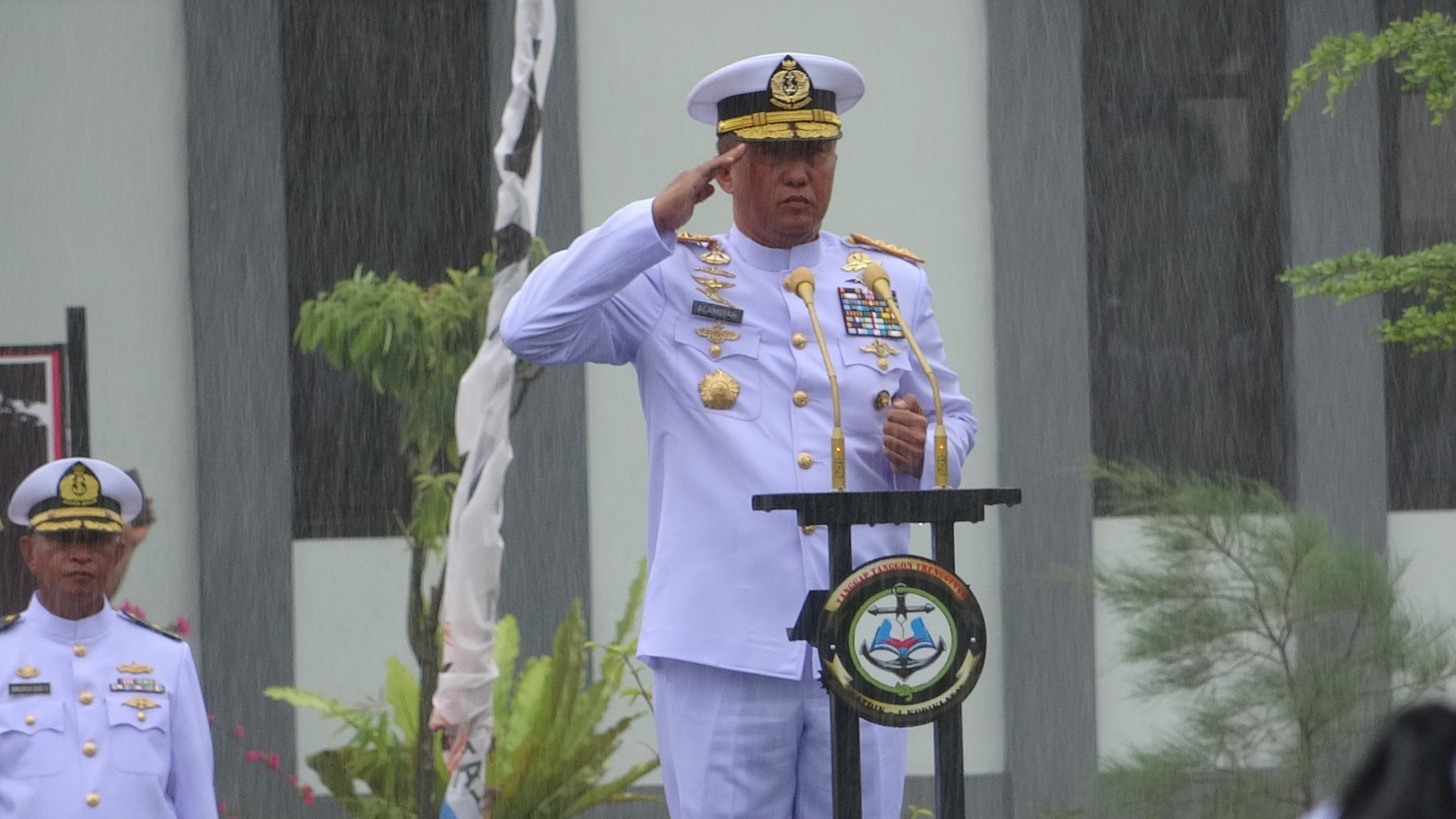 Dankodiklatal Pimpin Upacara Pelantikan dan Penyumpahan Siswa Dikmata TNI AL Angkatan 45 Satdik 1 Kodiklatal Tanjung Uban