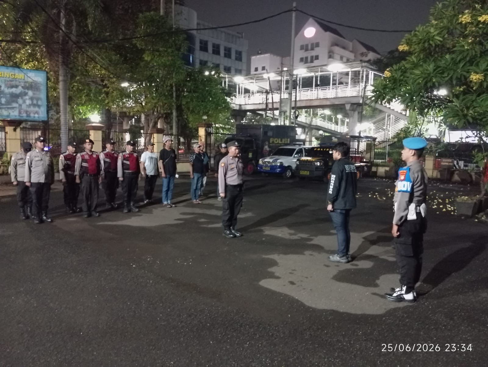 Polsek Metro Penjaringan Intensifkan KRYD, Belasan Motor Tanpa Kelengkapan Diamankan Saat Patroli Malam