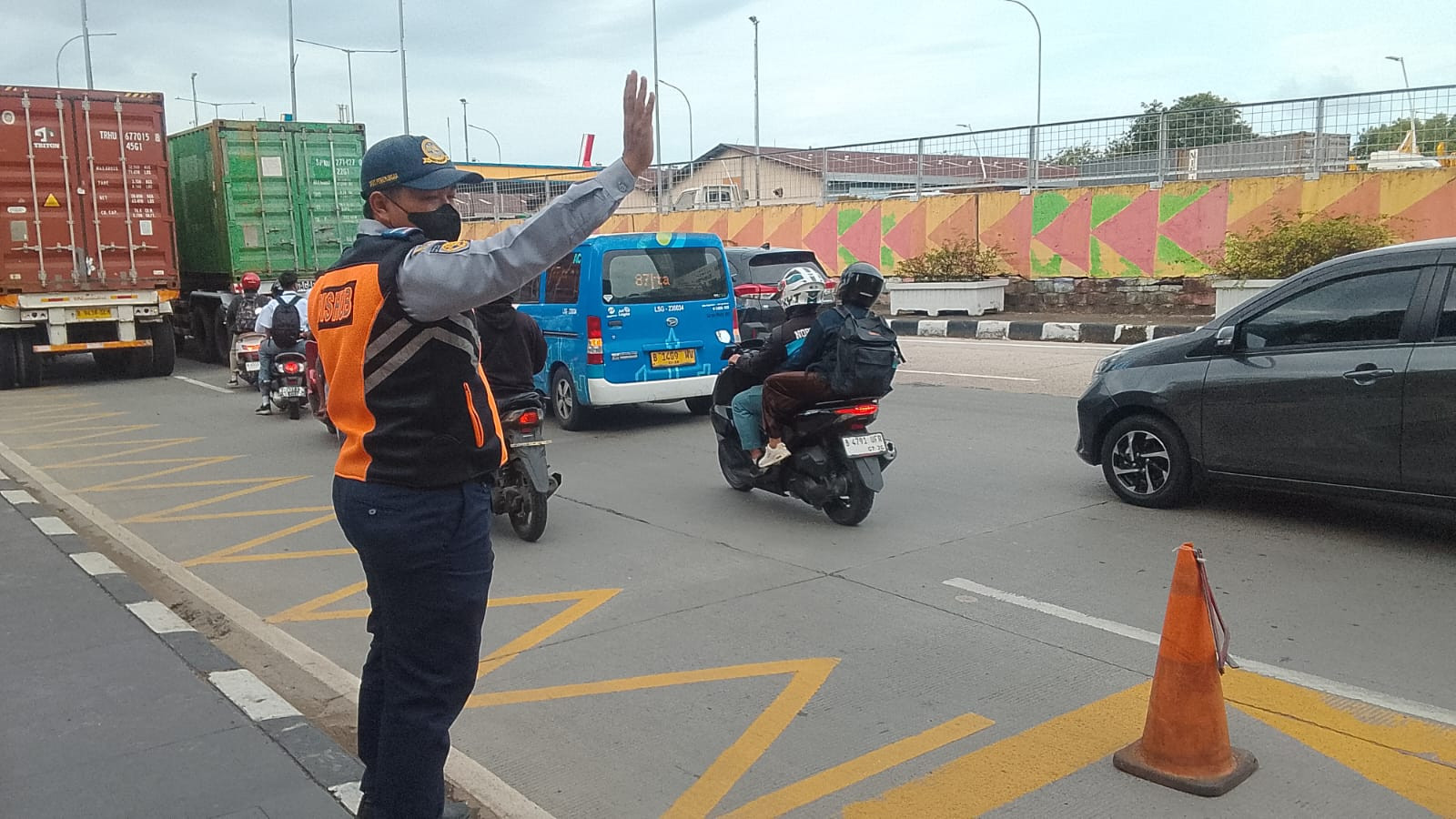 Trailer Mogok di Depan Kantor Wali Kota, Dishub Sigap Amankan Lalu Lintas