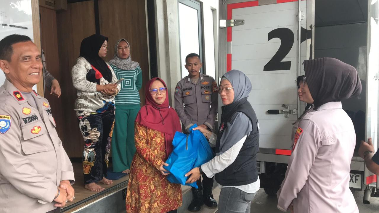Polisi Hadirkan Makan Bergizi Gratis untuk Balita dan Ibu Hamil di Pegangsaan Dua