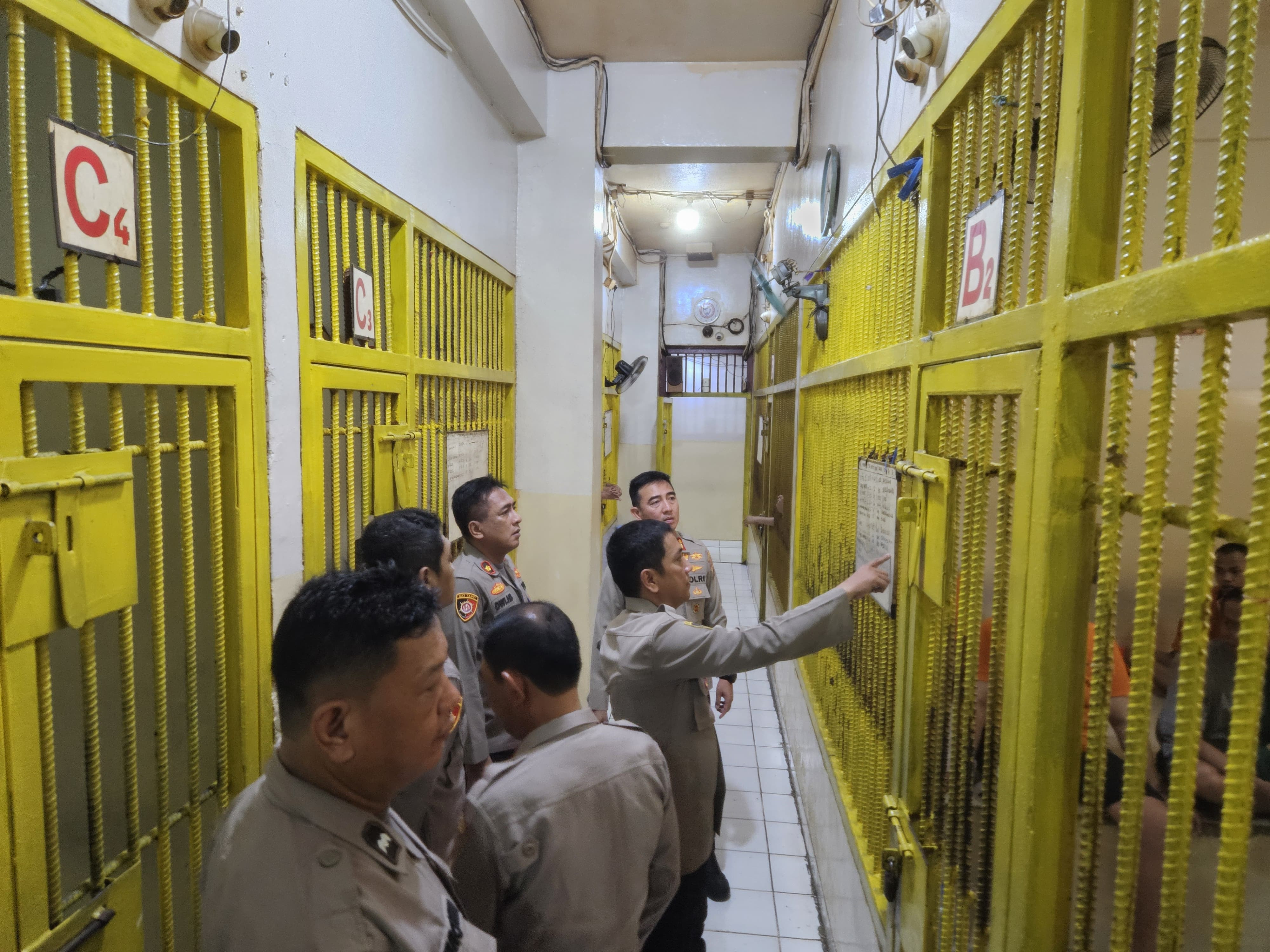 Wakapolres Metro Jakarta Utara Tinjau Rutan, Pastikan Keamanan dan Kesehatan Tahanan