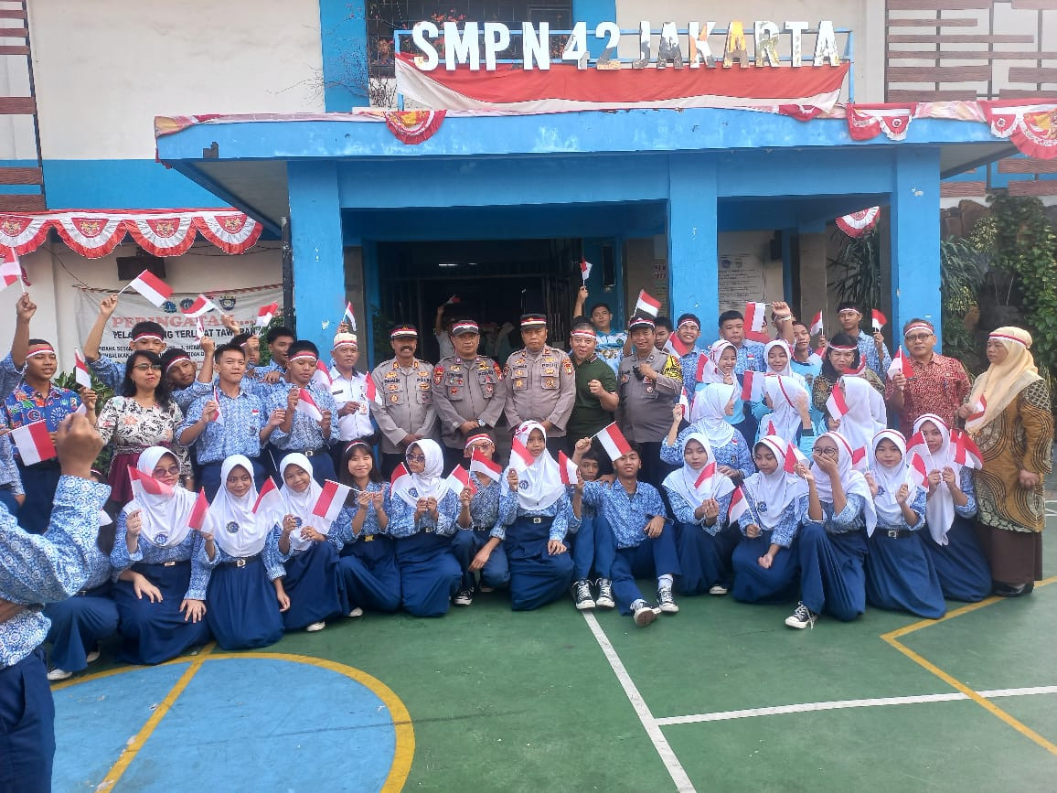 Polsek Pademangan Edukasi Pelajar SMPN 42 Tentang Bahaya Bullying dan Kenakalan Remaja