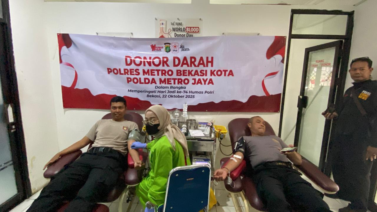 HUT ke-74 Humas Polri, Polres Metro Bekasi Kota Gelar Donor Darah Bersama PMI