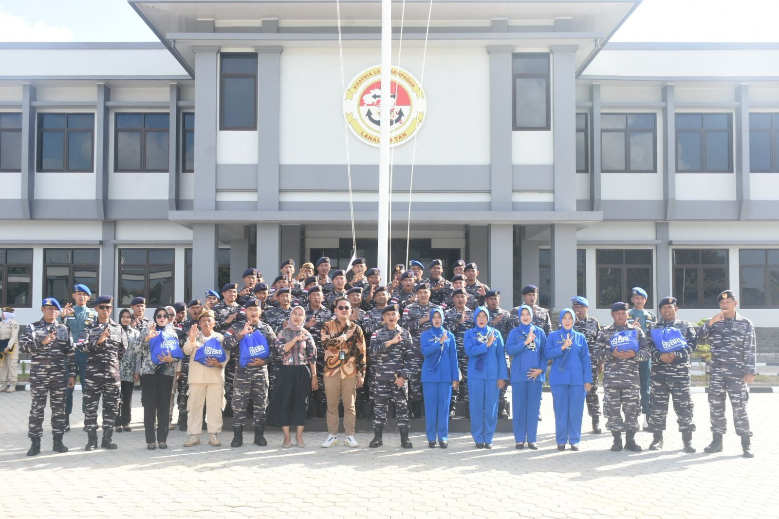 Menjelang Hari Raya Idul Fitri 1447 H, Lanal Bintan Bagikan Paket Lebaran Secara Serentak