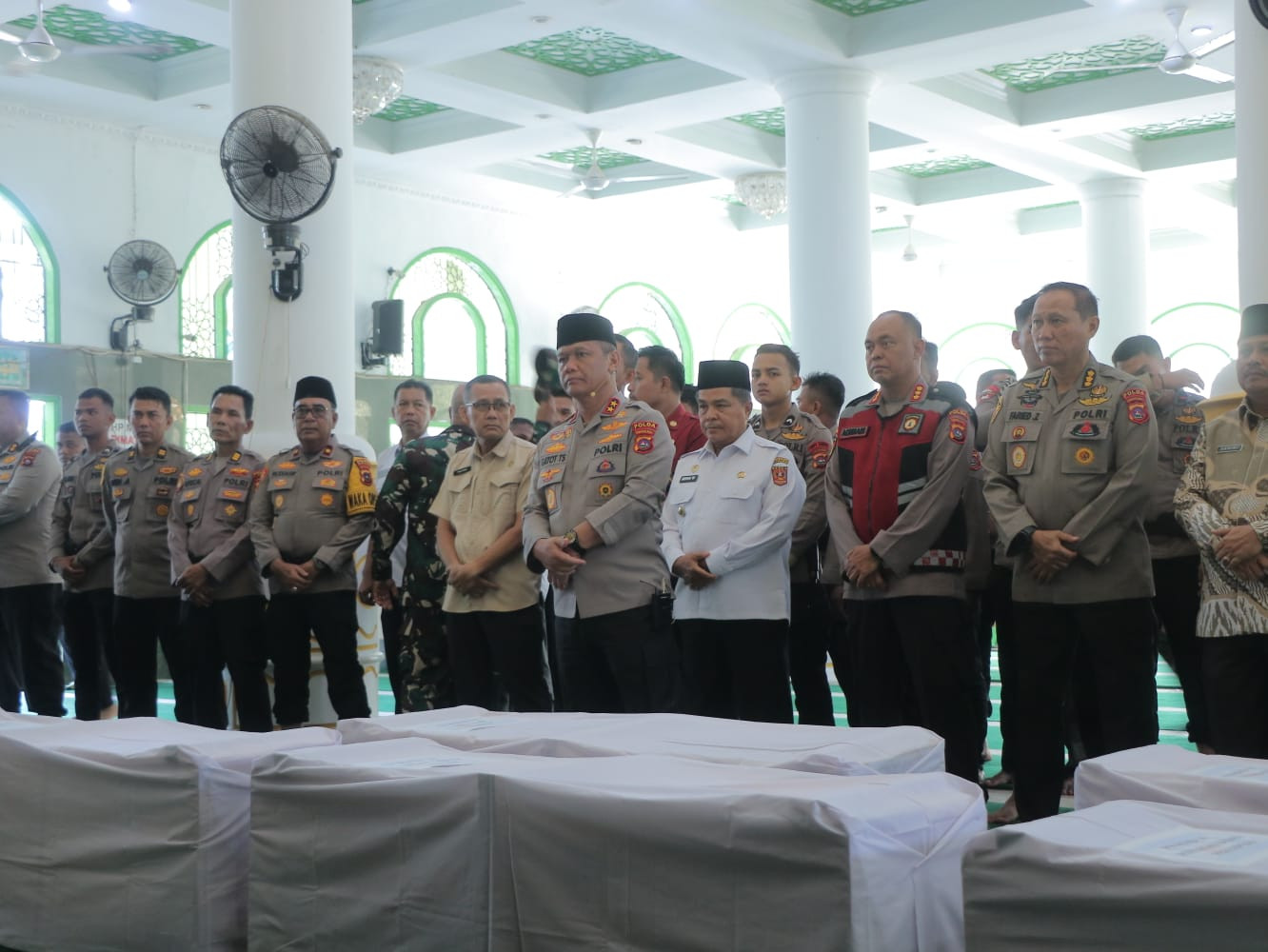 Kapolda Sumbar Pimpin Pemakaman Massal Korban Bencana Palembayan, 253 Orang Meninggal Dunia