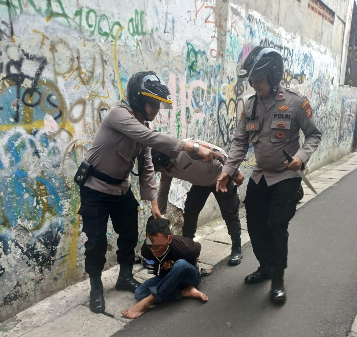 Respon Cepat Aduan Warga, Unit Patroli Johar Baru Tangkap Pria Bersenjata Tajam