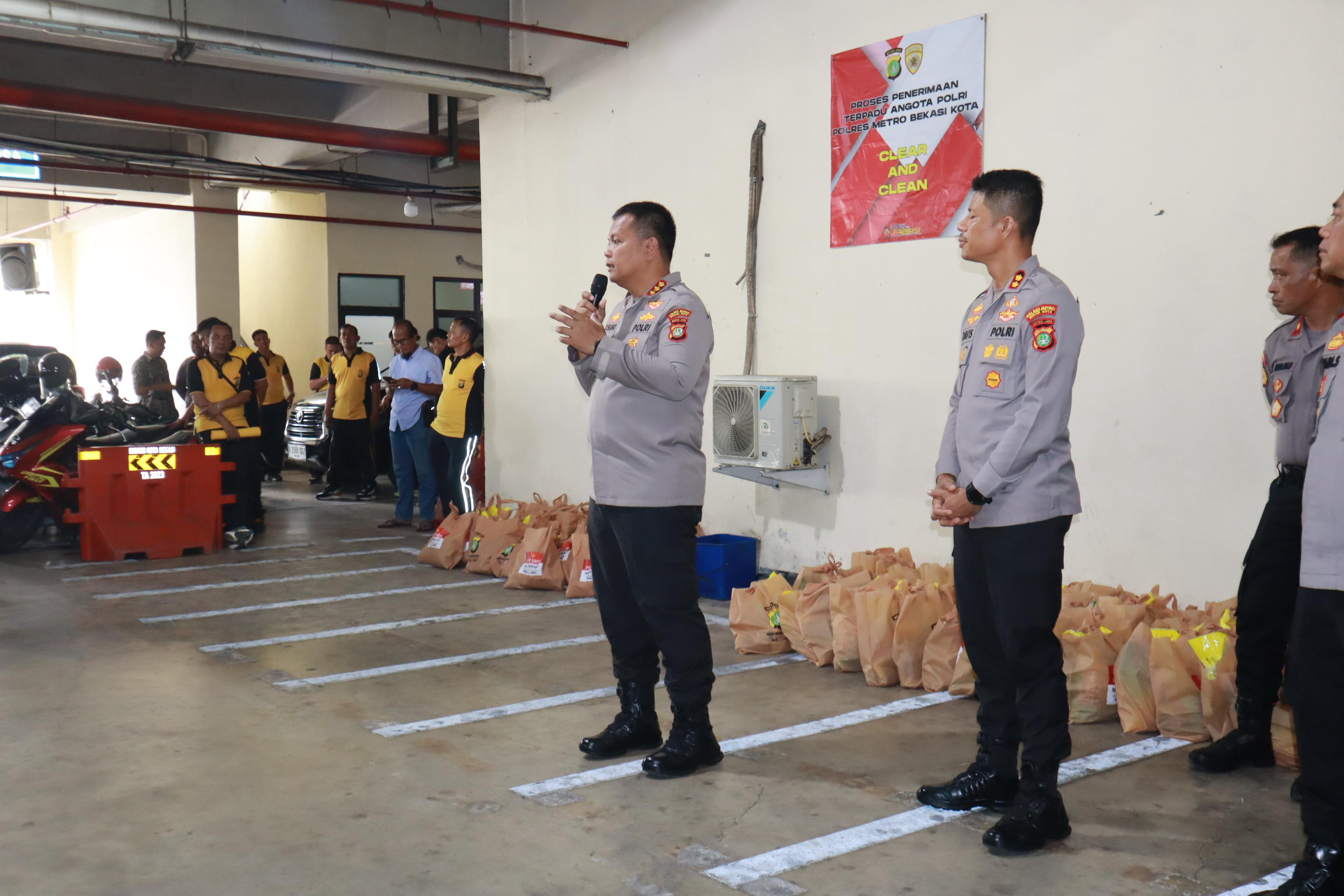 Jumat Berkah Polres Metro Bekasi Kota, Kolaborasi Ojol dan Ormas Perkuat Kamtibmas