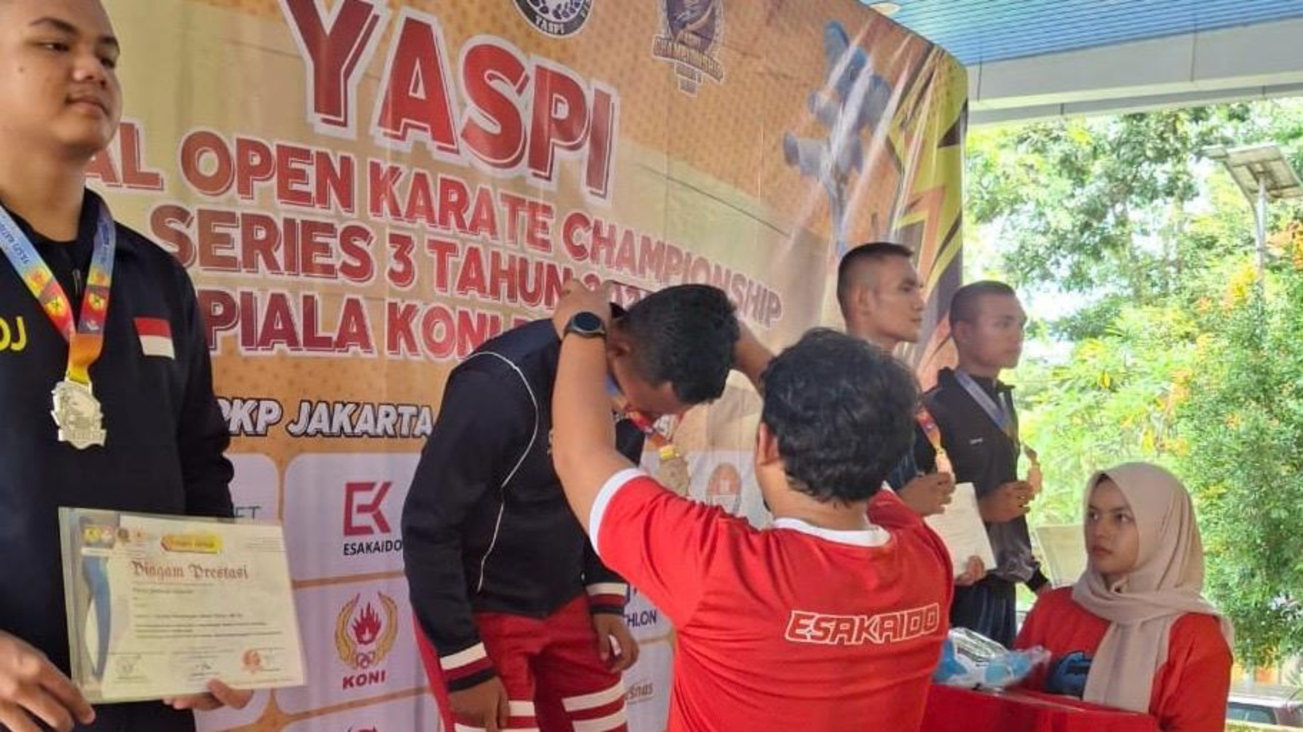 Personel Brimob Polda Metro Jaya Raih Emas dan Perak di Kejuaraan Karate YASPI Series 3 Tahun 2025