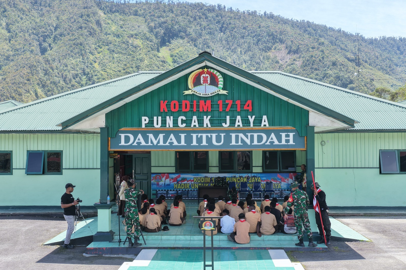 Kodim 1714/Puncak Jaya Selenggarakan Kegiatan Persami KKRI Tanamkan Nilai Kebangsaan Pada Siswa SMK Negeri 1 Mulia