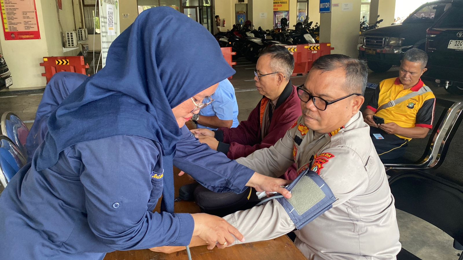 Polres Metro Bekasi Kota Sukses Gelar Baktikes Gratis Sambut Hari Bhayangkara ke-80
