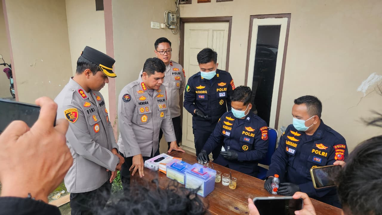 Polda Jabar Pastikan Makanan Aman Dikonsumsi bagi Warga Terdampak Banjir di Karawang