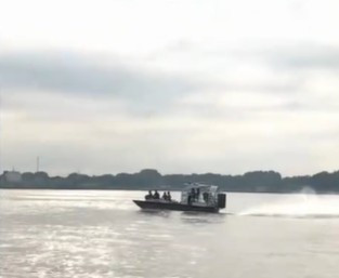 Polri Siagakan Swam Boat di Kutablang Bireuen, Bantu Mobilitas Warga Pascabencana