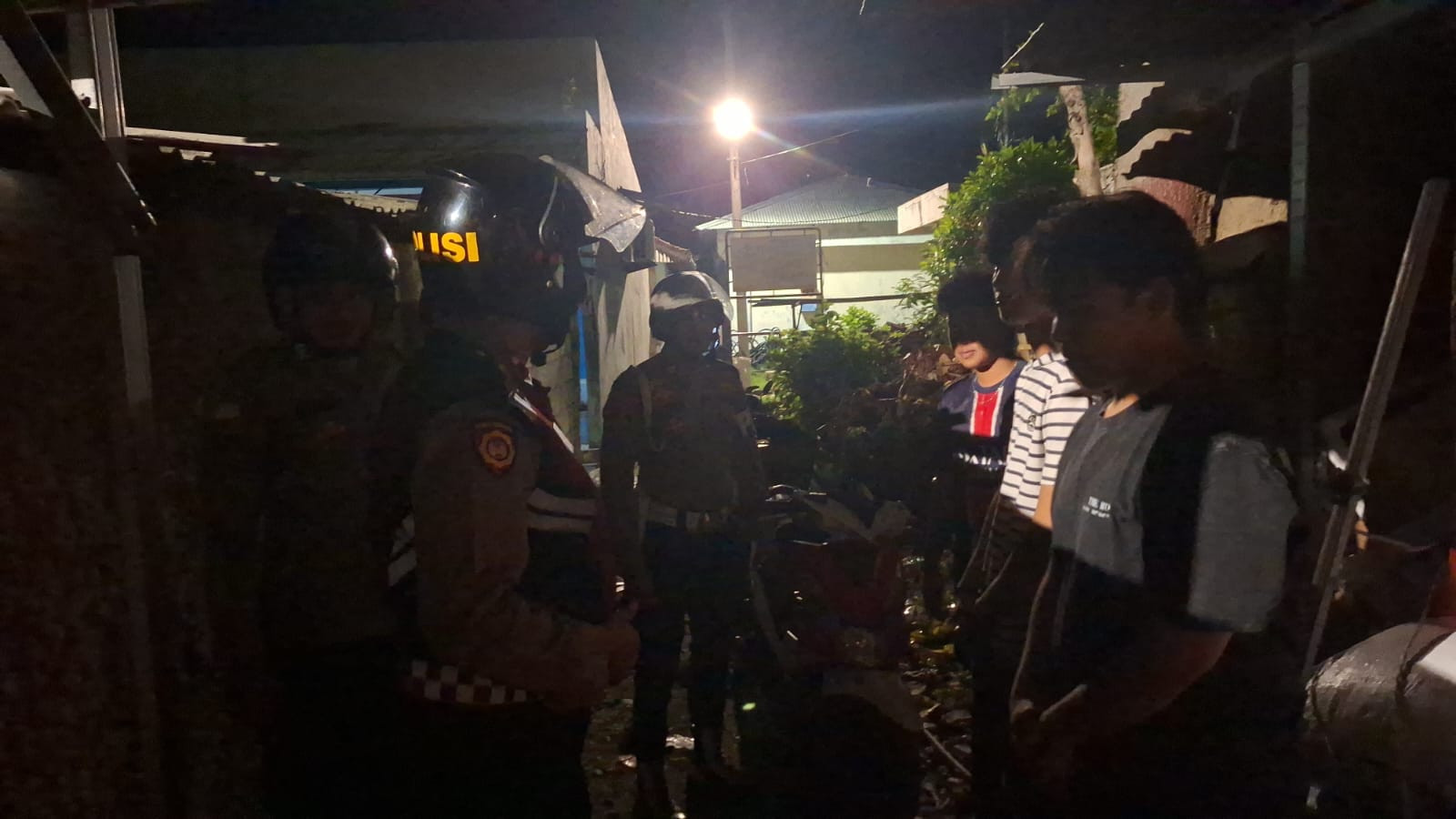Patroli Dini Hari, Polisi Sosialisasikan Call Center 110 kepada Warga dan Antisipasi 3C