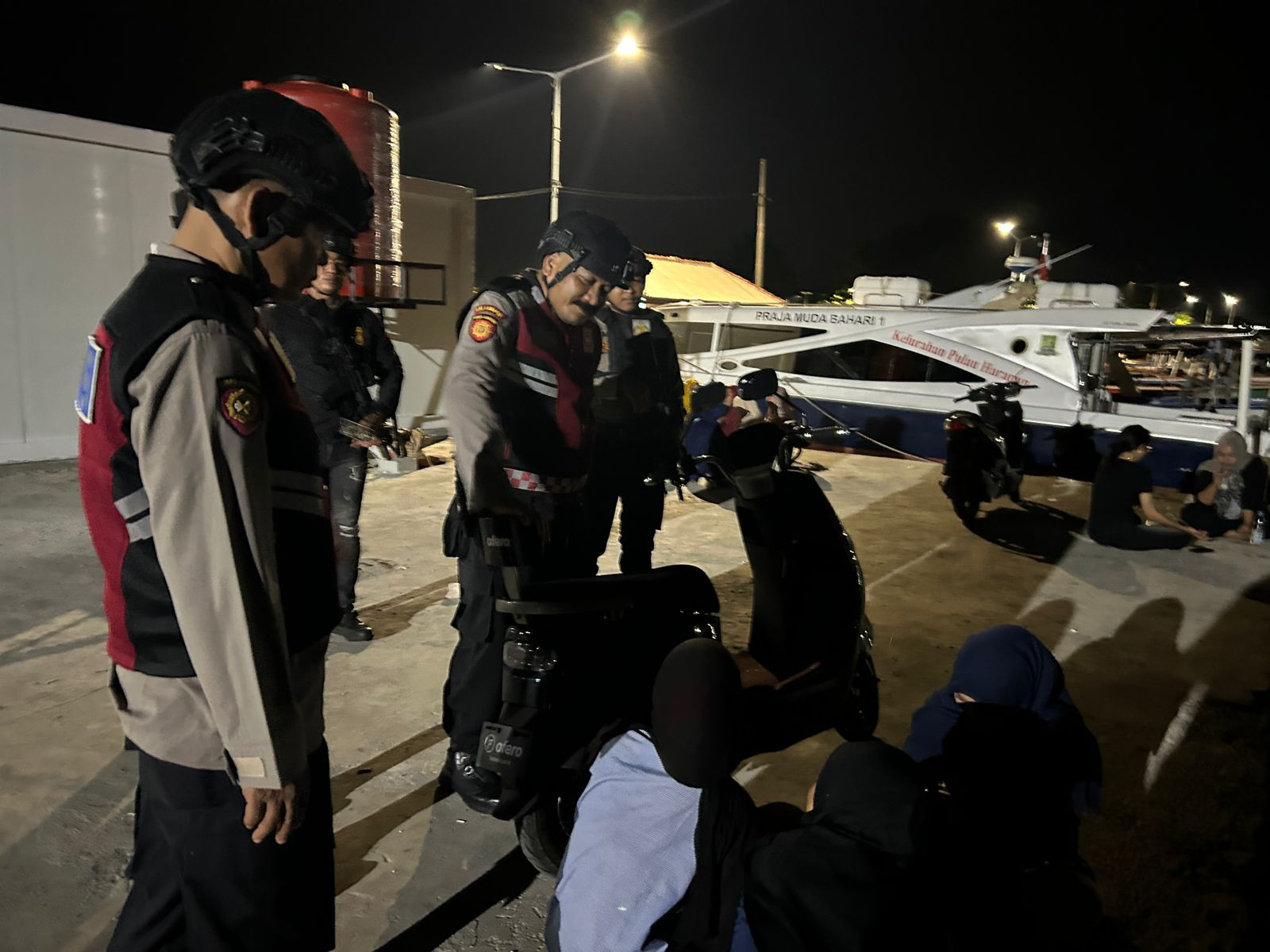 Patroli Dini Hari Polsek Kepulauan Seribu Utara Perkuat Pengamanan Wilayah, Warga Diajak Manfaatkan Layanan 110