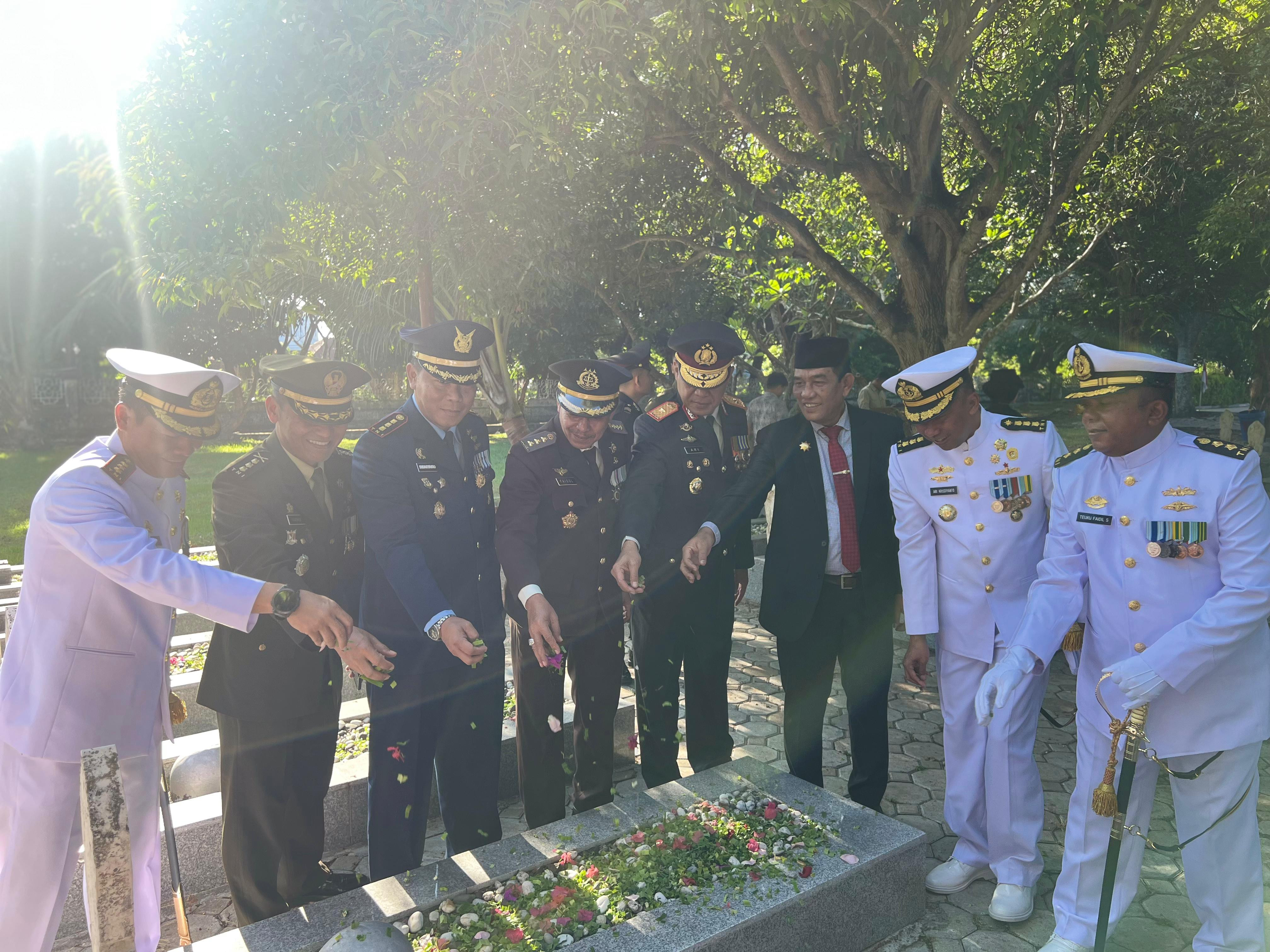 Danlanal Sabang Hadiri Upacara Ziarah Nasional HUT Ke-80 TNI