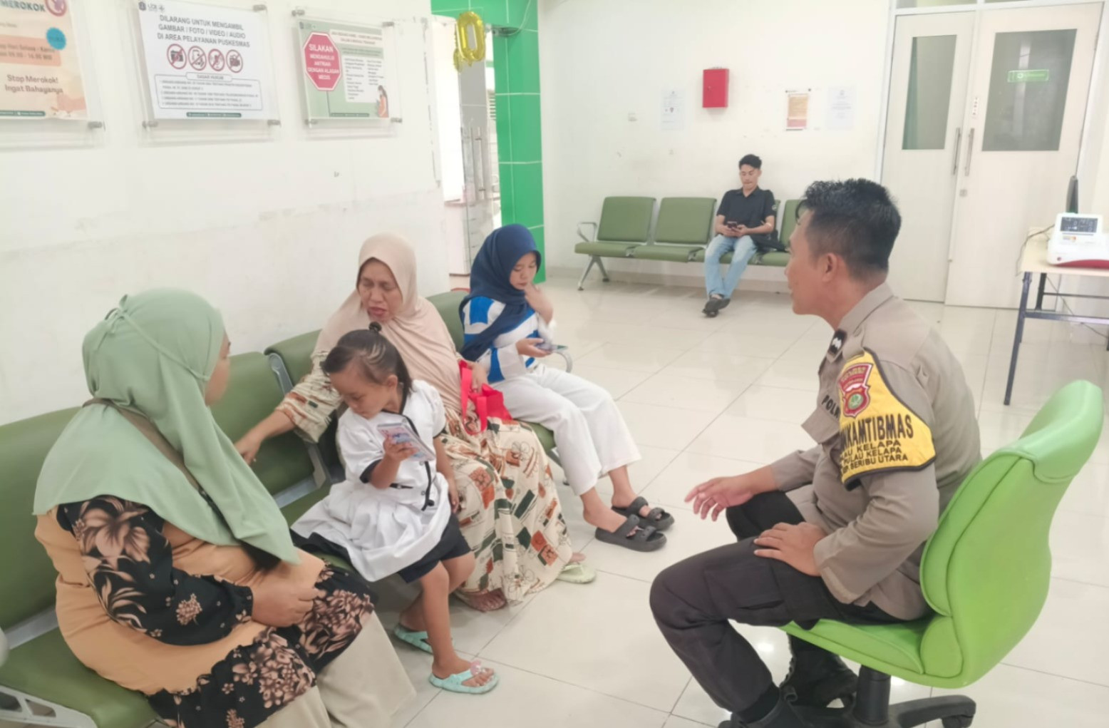 Bhabinkamtibmas Pulau Kelapa Sosialisasi Cegah Stunting dan Ajak Warga Laporkan Kekerasan