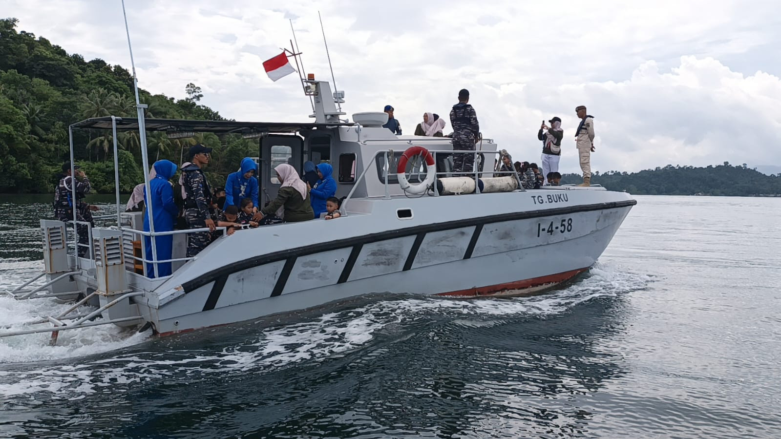 TNI AL Laksanakan Joy Sailing Untuk Siswa/Siswi TK Yayasan Hang Tuah Lanal Dabo Singkep