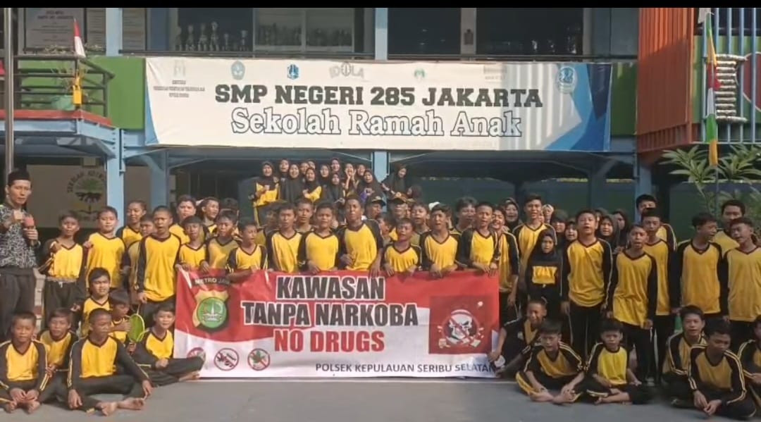 Polisi Sambangi SMPN 285 Pulau Untung Jawa, Ajak Siswa Berani Lawan Bahaya Narkoba