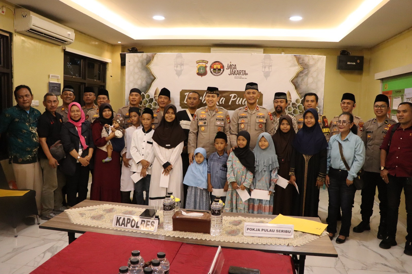 Polres Kepulauan Seribu Gelar Berbuka Puasa Bersama Media dan Santuni 10 Anak Yatim di Aula Wicaksana Laghawa