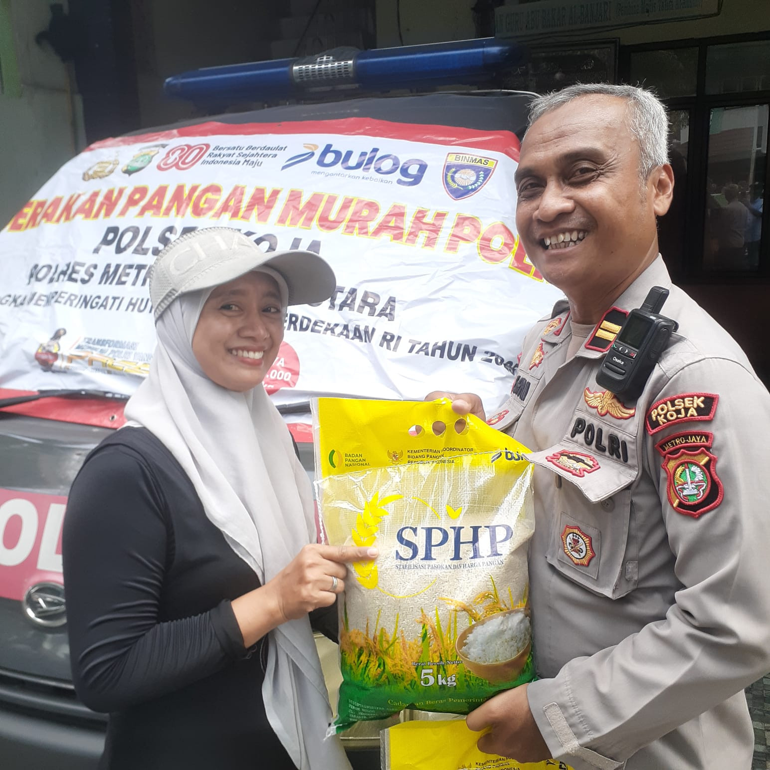 Polsek Koja dan Bulog Gelar Gerakan Pangan Murah, Ratusan Warga Antusias Beli Beras SPHP