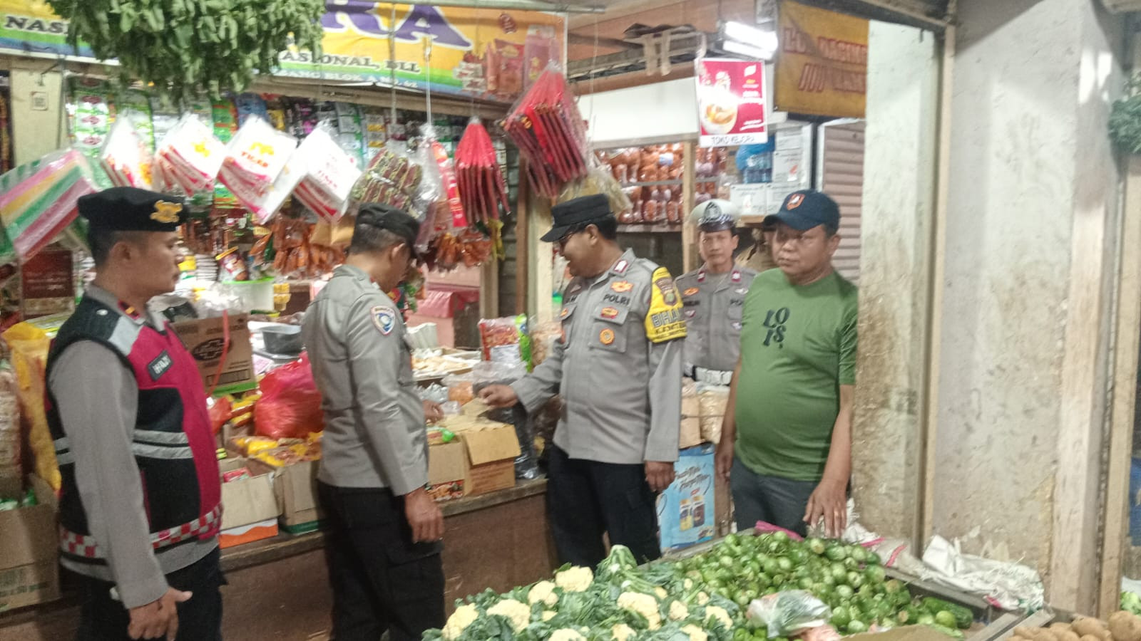 PATROLI SENTRA EKONOMI PASAR BANTARGEBANG WUJUDKAN RASA AMAN BAGI PEDAGANG DAN PEMBELI