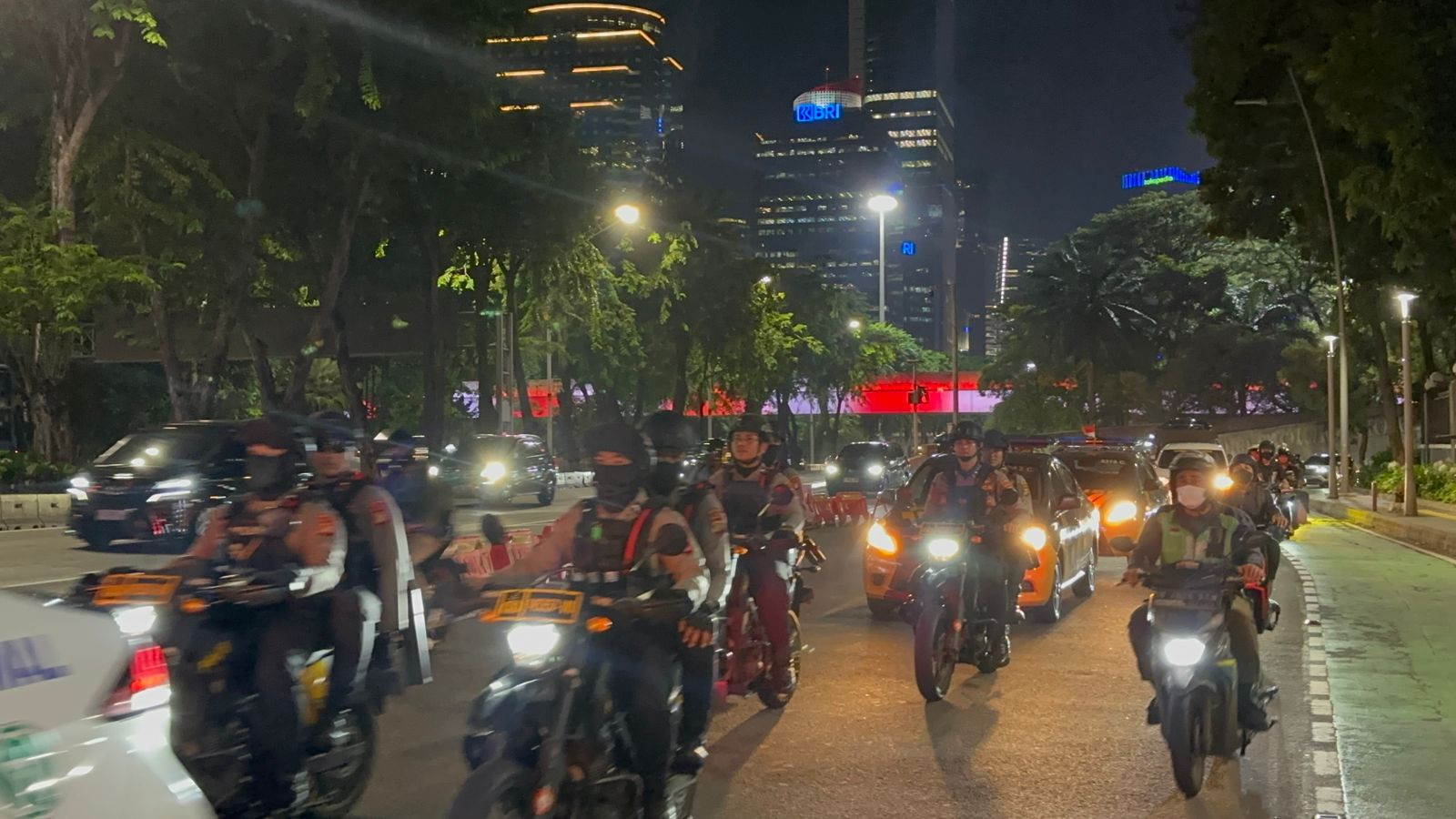 Cegah Gangguan Kamtibmas, Polisi dan Satpol PP Patroli Malam di Jaksel