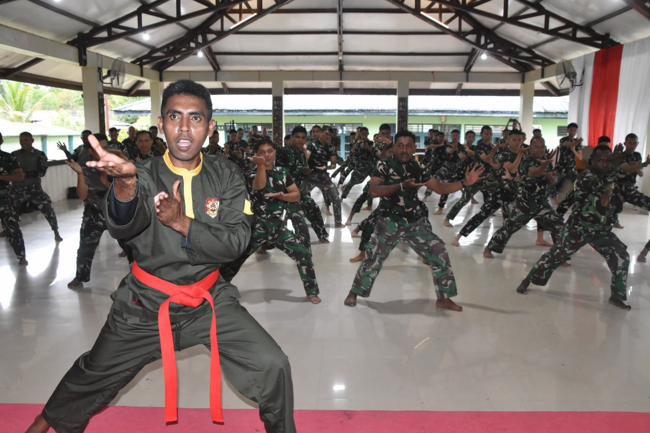 Latih Ketangkasan Prajurit, Kodim 1710/Mimika Gelar Latihan Pencak Silat Militer