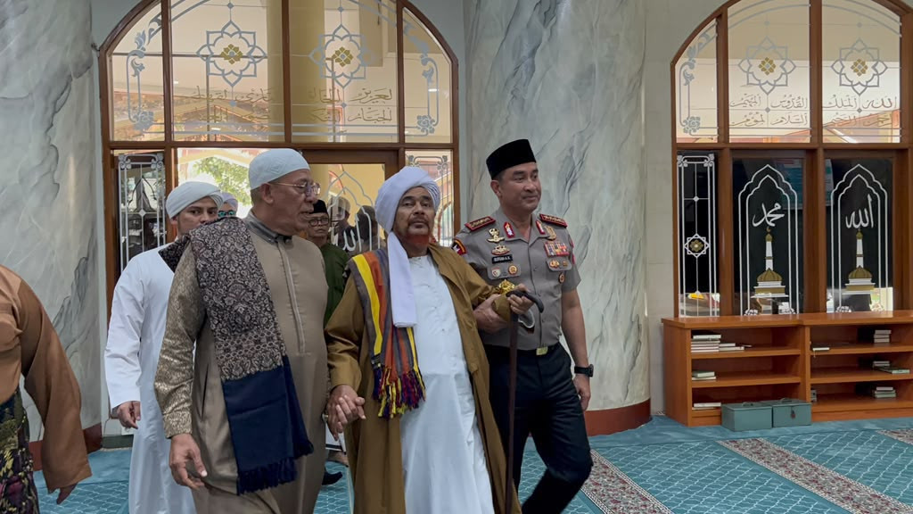 Kapolri Silaturahmi dengan Habib Umar bin Hafidz, Perkuat Sinergi Ulama dan Polri