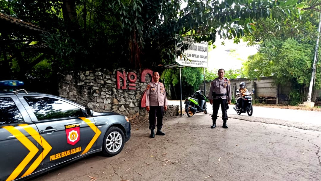 Patko 9203 Samapta Polsek Bekasi Selatan Intensifkan Patroli di Jl. Cikunir Raya, Antisipasi Kejahatan Jalanan