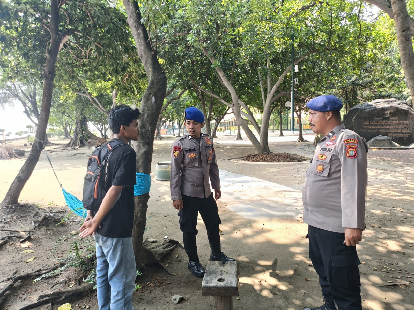 Satpolairud Polres Kepulauan Seribu Gelar Patroli Dialogis Laut Ingatkan Nelayan Waspada Cuaca Buruk