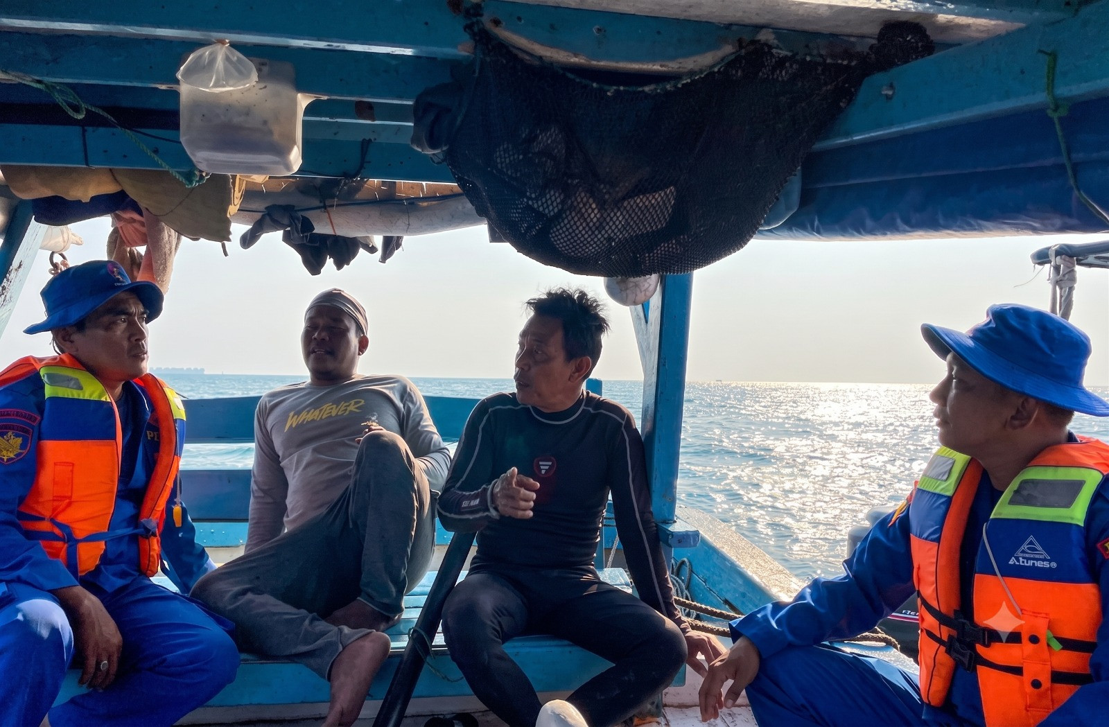 Jakarta On The Spot, Satpolairud Polres Kepulauan Seribu Sosialisasikan Layanan Polisi 110 dan Ajak Nelayan Tolak Alat Tangkap Terlarang