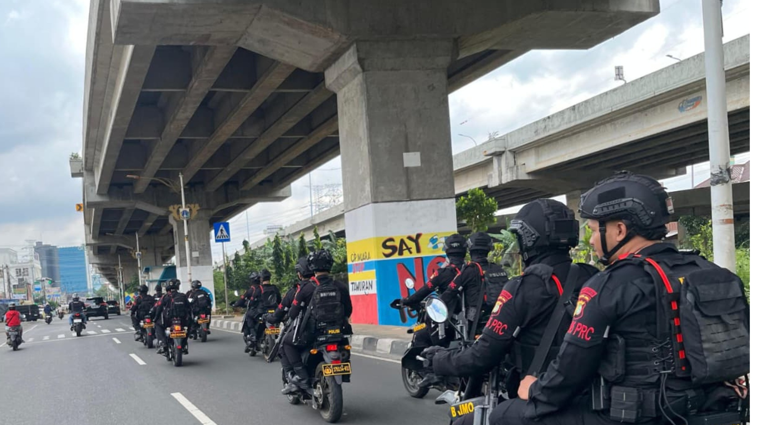 Brimob Polda Metro Jaya Laksanakan Antisipasi Tawuran di Cipinang Besar Selatan, Jakarta Timur