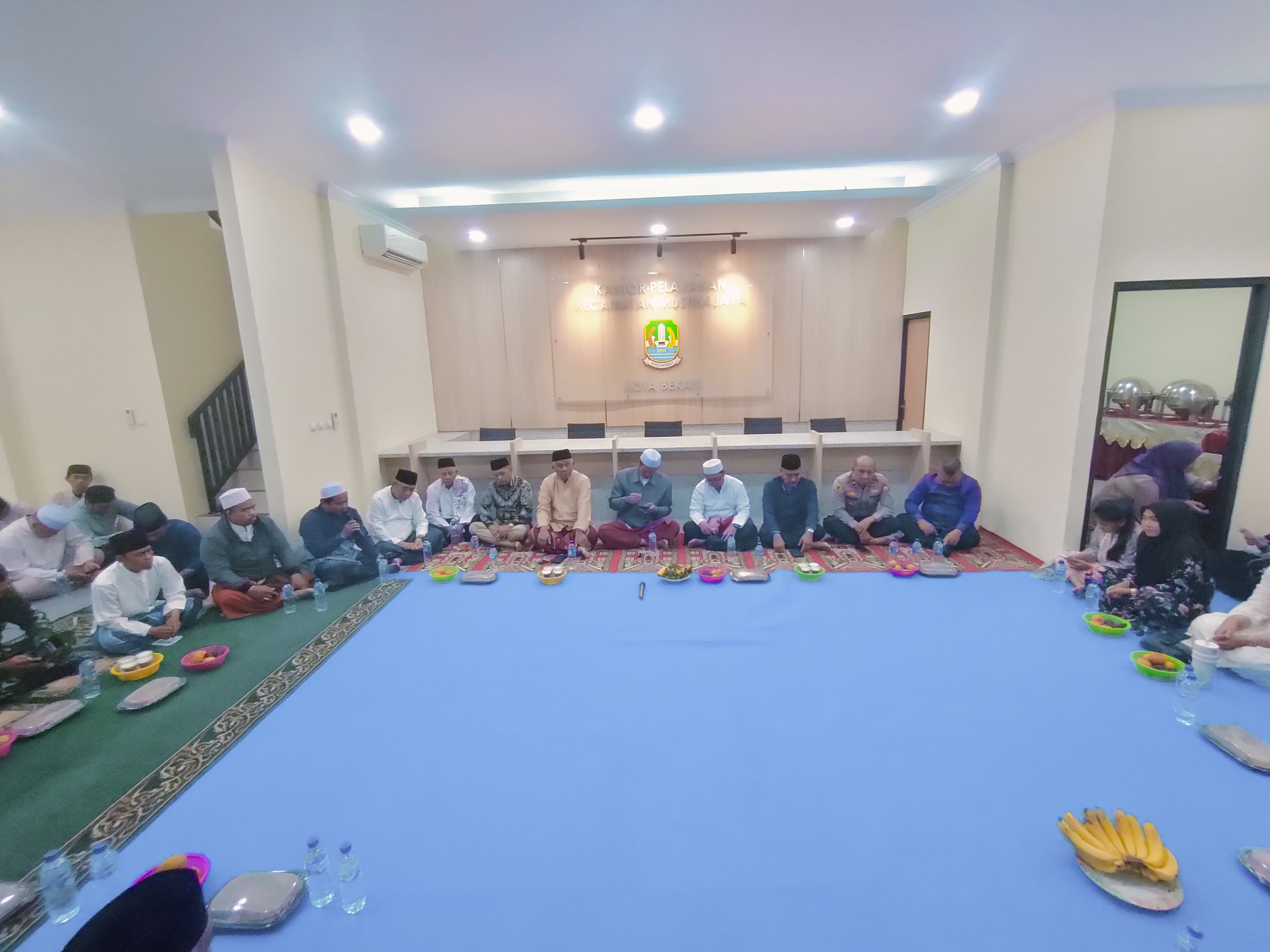 KAPOLSEK BANTAR GEBANG HADIRI TASYAKURAN KANTOR BARU KECAMATAN MUSTIKA JAYA BERSAMA 3 PILAR