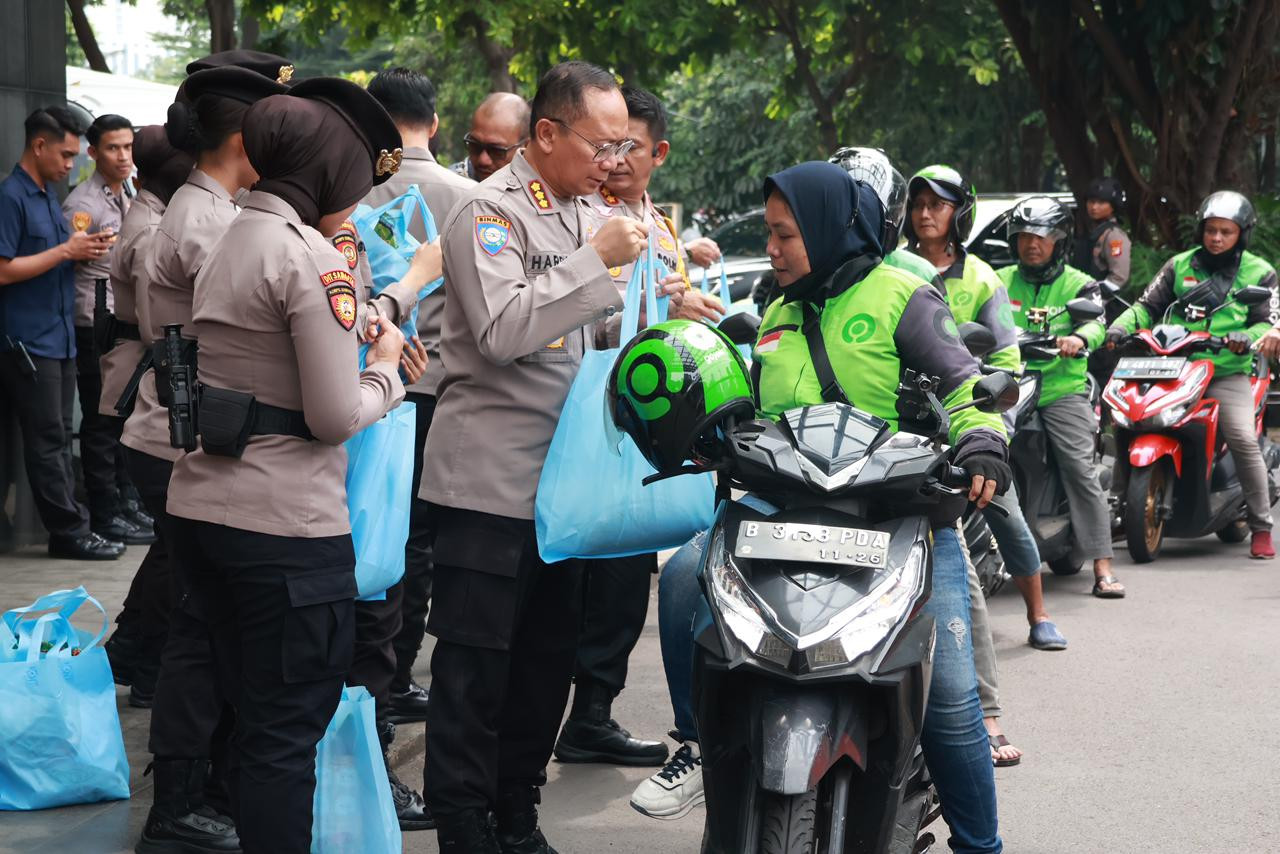 Kapolda Metro Jaya Gelar “Jumat Peduli”, Ojol Siap Jadi Mitra Jaga Jakarta