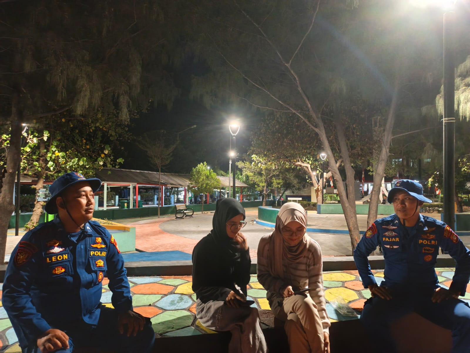 Layanan Polisi 110, Patroli Laut Malam Satpolairud Polres Kepulauan Seribu Sambangi Warga Pulau dan Nelayan