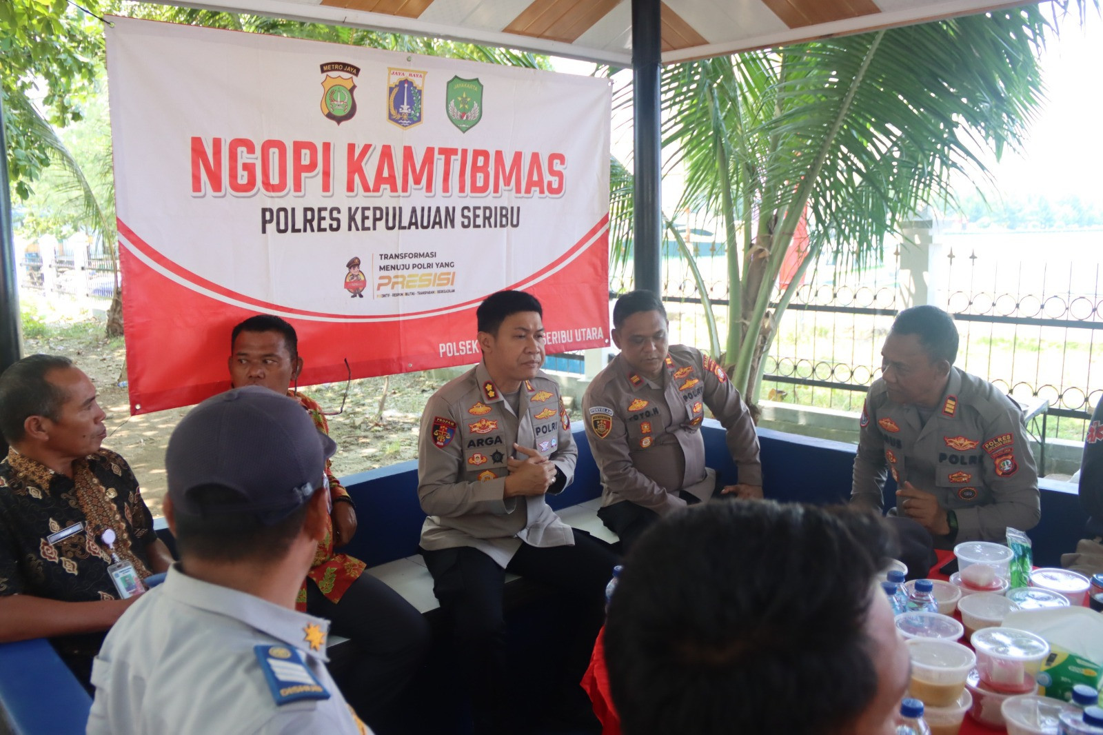Kapolres Kepulauan Seribu Gelar Ngopi Kamtibmas di Pulau Kelapa, Ajak Warga Dukung Program Jaga Jakarta