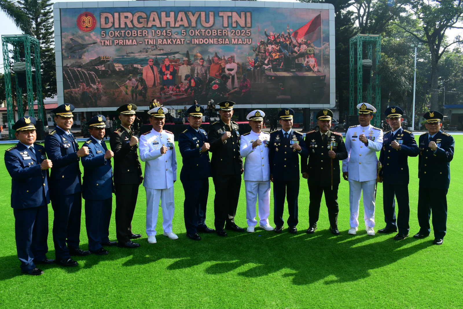 Komandan Beserta Prajurit Lanal Bandung Ikuti Upacara Peringatan HUT Ke-80 Tentara Nasional Indonesia Tahun 2025
